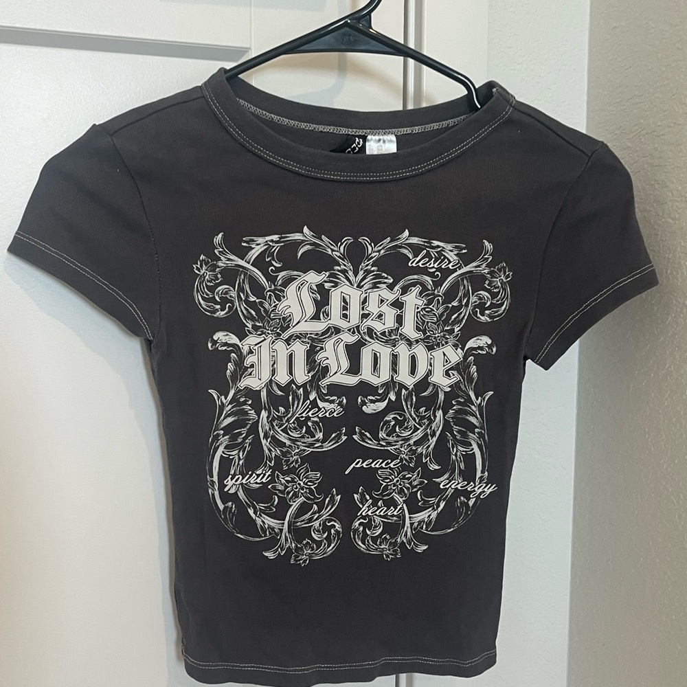 *SOLD* H&M Black Graphic Crop T-Shirt